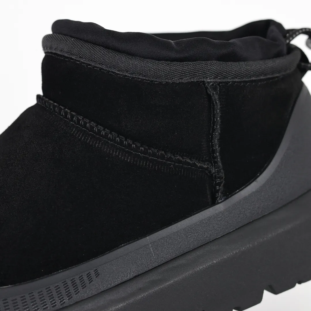 Copy price 💰700 Core recommendation Good price It is a very suitable choice for home furnishings. In recent years, uug has launched a series of styles, which are partial to the preferences of young consumers and have also moved to the forefront of fashion trends. Shoe material: water-repellent coated suede upper, 17mm UGGPURE™ implantable wool insole, lightweight non-slip and comfortable rubber outsole, with brand LOGO and trademark. Comes with a full set of packaging. Size: 35 36 37 38 39 40 41 42 43 44 45